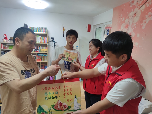 暖心助考，一舉高“粽” ——三箭物業(yè)公司黨支部深入開展“亮身份、樹形象、作貢獻(xiàn)、助發(fā)展”活動